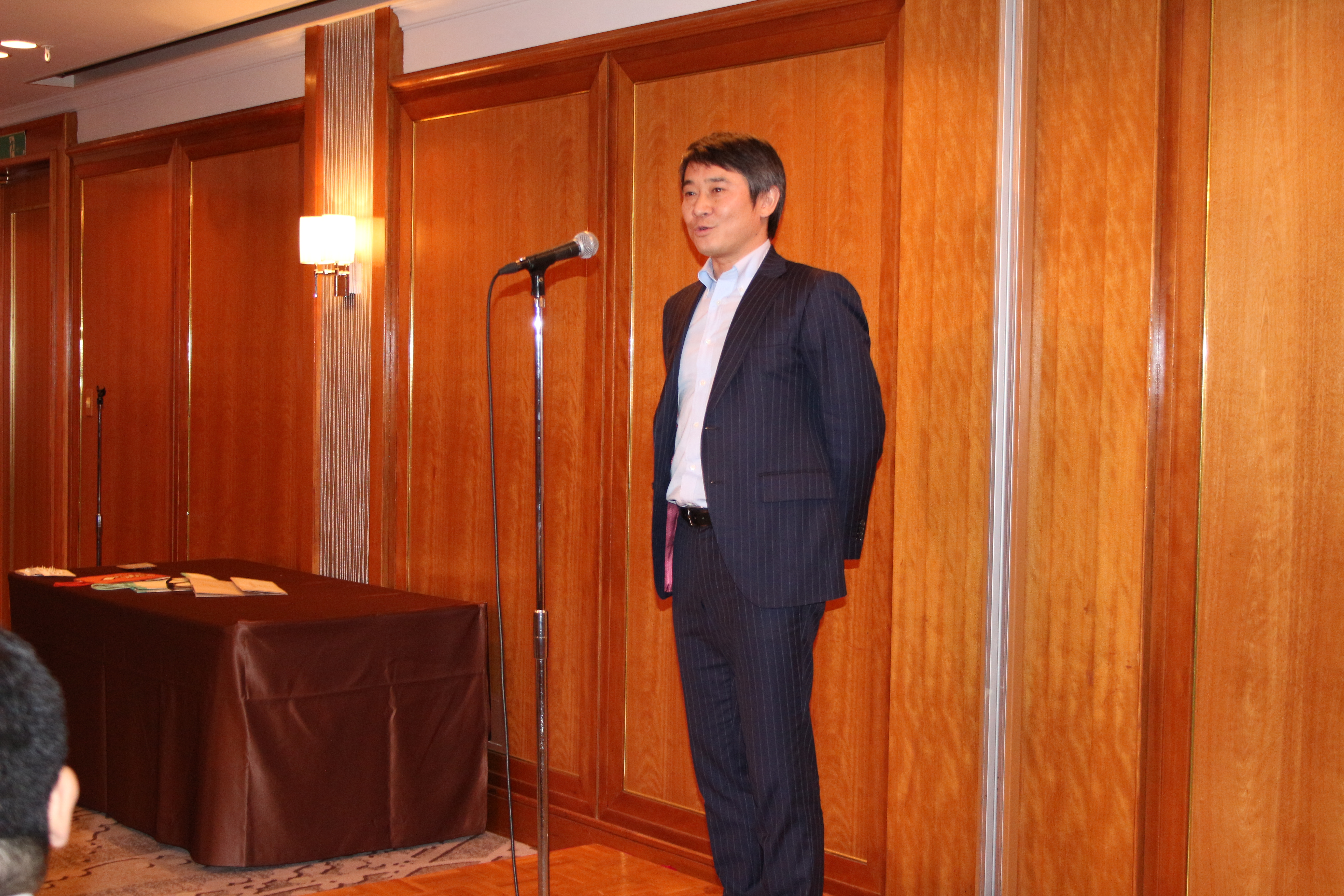 忘年会の最後は代表社員杉山に締めてもらいました